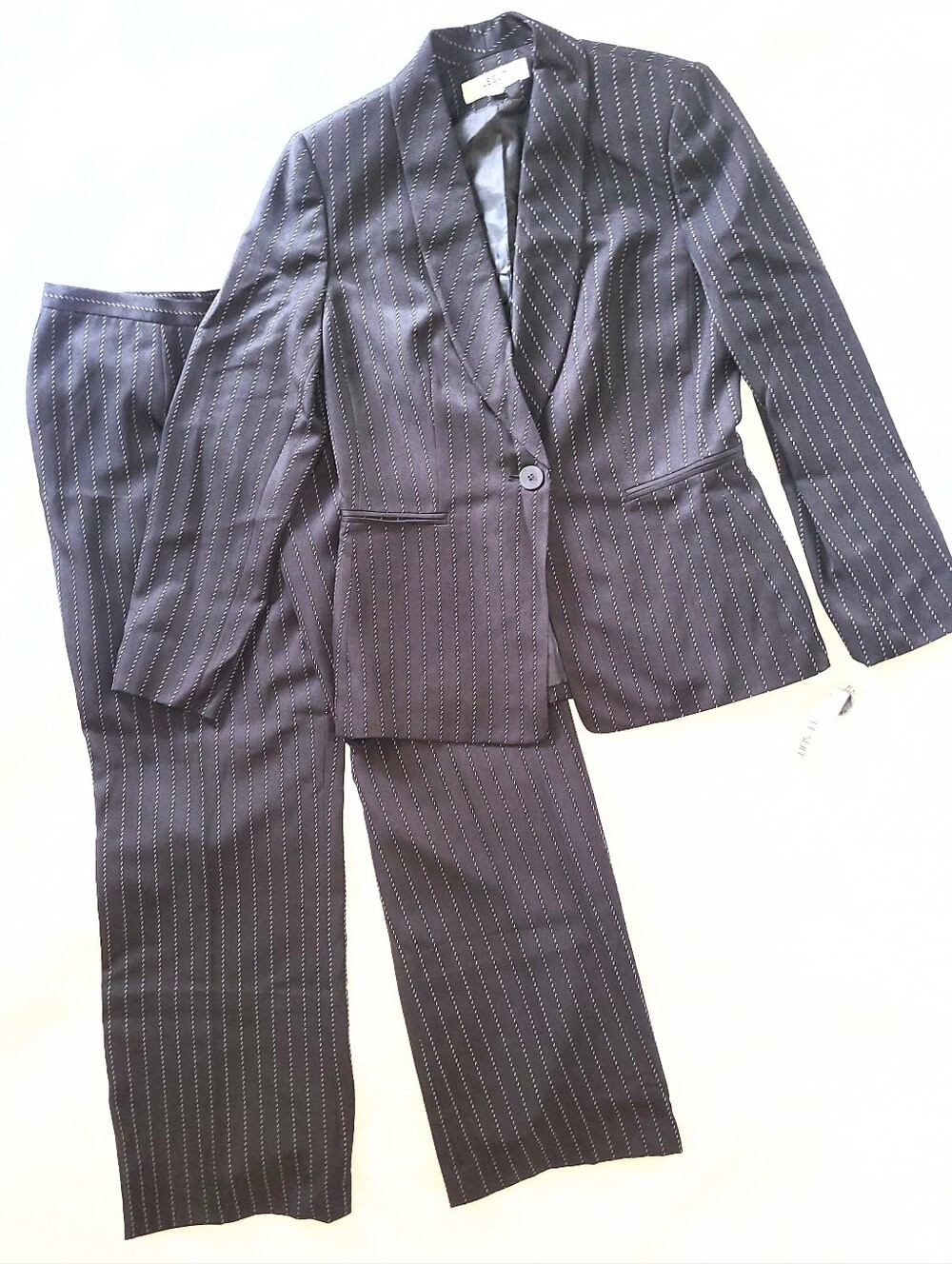 NWT Le Suit Black Pinstripe Pant Suit Outfit Blazer Slacks Matching Set Size 6